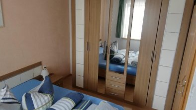 2. Schlafzimmer (bei 3-4 Personen)