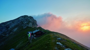 The Nördlinger Hütte with the Reither Spitze in the background, © Region Seefeld /Sebastian Stiphout