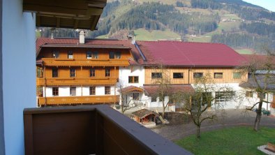 Blick vom Balkon auf unseren Bauernhof