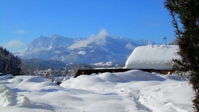 Der Blick zum Wilden Kaiser beim Frühstück