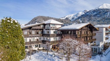 20240110 Parkhotel Seefeld Exterior (Susanne & And