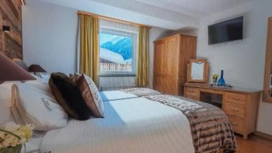 Chalets in St Anton ideal for sky, © bookingcom