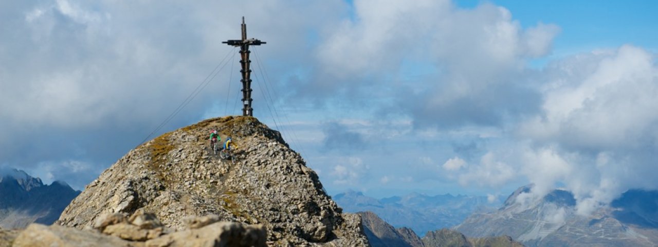 Summit cross at 2,871 metres above sea level, © TVB Paznaun-Ischgl