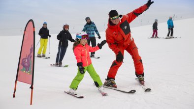 Kaiserwinkl-Urlaub-Aktivitaeten-Skifahren-Winter-W