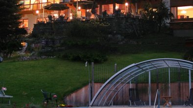 Outdoor Pool - 28 degrees and newly renovated, © Gartenhotel Rosenhof bei Kitzbühel