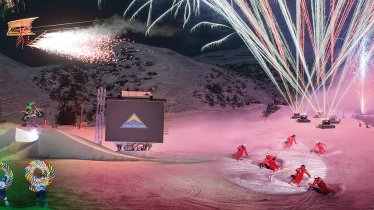 Snow cats, firework displays, Fisser Flieger and Fiss’ best skiers and riders: The weekly Nightflow Ski Show is fun for the whole family and not to be missed, © Bergbahnen Fiss-Ladis