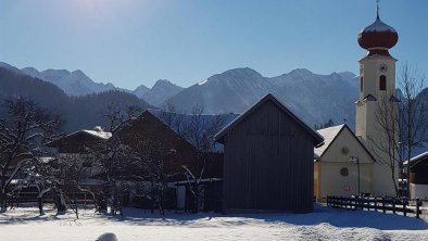 Kirchblick mit Lechtal im Winter