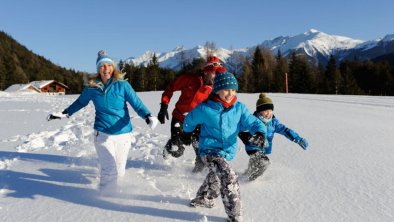 Gästehaus Almrausch_Familien im Schnee