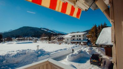 Chalet Solymont Balkon im Winter, © MoniCare