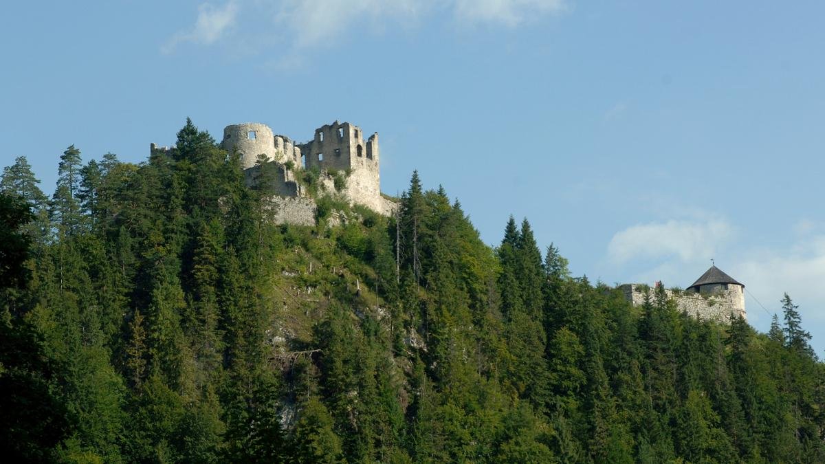 Two fortresses, one ruined castle and a fort – there are few better places to play at being a knight than the Burgenwelt Ehrenburg. Visitors of all ages can journey back in time thanks to a series of multimedia attractions., © Tirol Werbung/Aichner Bernhard