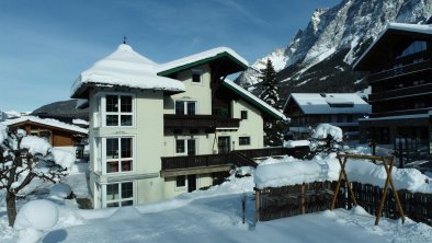 jägerheim-ehrwald -winter-schnee