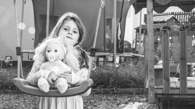 Sophia and her doll on the swing., © Kathrin Huber