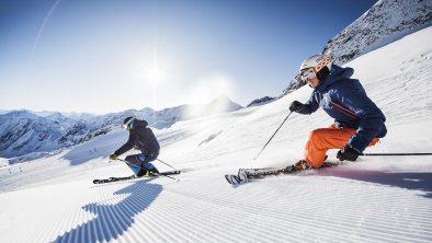 Skifahren_Stubaier_Gletscher_-c-_Andre_Schoenherr