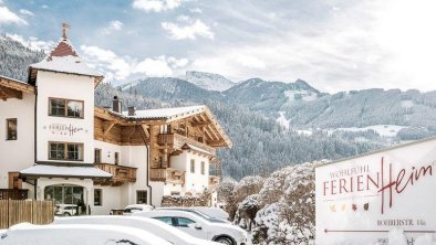 near the lift station zillertal arena / Zell, © mood photography