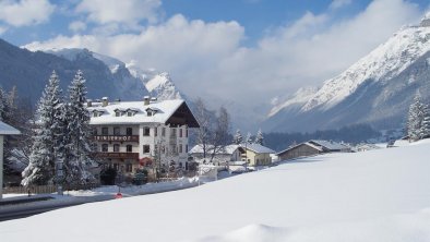 Der Trinserhof im Winter