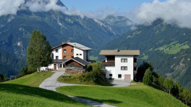 https://images.seekda.net/AT_MAYR_0040/_1300px_865px_Berggasthof-Steinerkogl-Brandberg-Stein-113-Familie-Geisler-Aussicht-Haus-Sommer.jpg