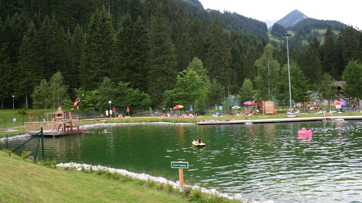 Children and the young at heart can look forward to a day of fun and adventure at the Sport- und Freizeitpark Bichlbach. As well as a small swimming lake with a diving tower and slide, this outdoor leisure centre and action park also offers rafting for children, electric quadbikes and a beach volleyball court., © Freizeitpark Bichlbach