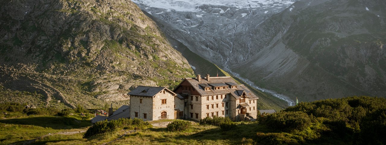 The Berliner Hütte hut, © Tirol Werbung / Schwarz Jens