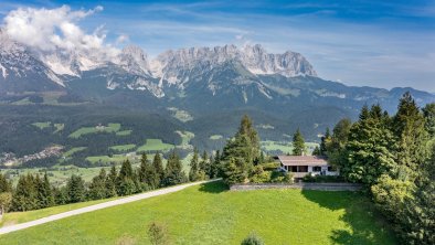 Haus_Soregina_HAusberg_4_Ellmau_Haus_aussen_Drohne