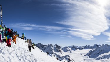 Atop Mittagskogel Peak at Pitztal Glacier: Start of the Pitztal Wild Face Freeride Extreme, © Pitztaler Gletscher/Daniel Zangerl