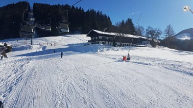 Skipiste neben dem Haus