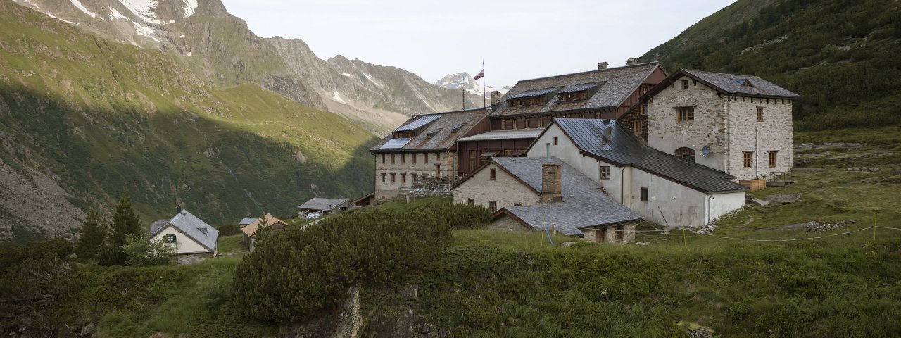 The Berliner Hütte hut in the Zillertal Alps, © Tirol Werbung/Jens Schwarz