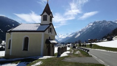 KAPELLE BEI DER ORTSEINFAHRT TRINS..., © E. Eller