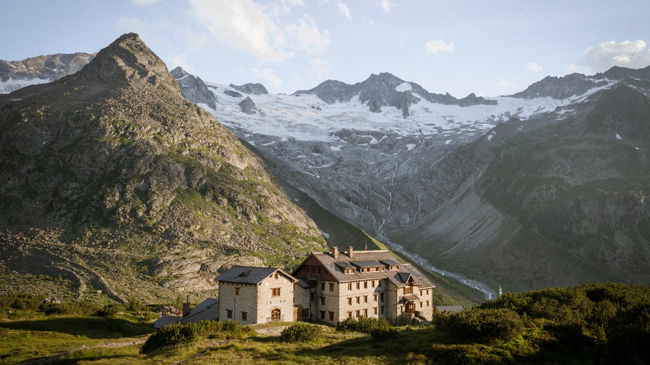 The Berliner Hütte hut, © Tirol Werbung / Schwarz Jens