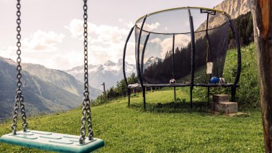 Spielplatz Tramploin schaukel