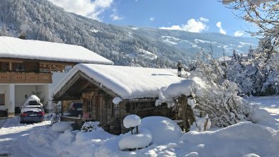 Hütte im Schnee, © Theresia Rahm