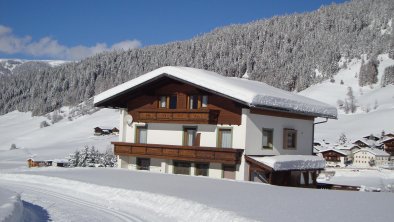 Loipeneinstieg am Haus