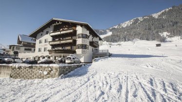 Landhaus_Strolz_Arlberg_ski_in___ski_out