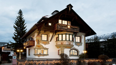 Winter Abendansicht Villa St. Oswald Seefeld