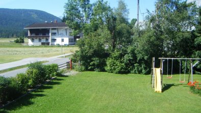 Fischerhof Ausblick vom Balkon auf den Spielplatz