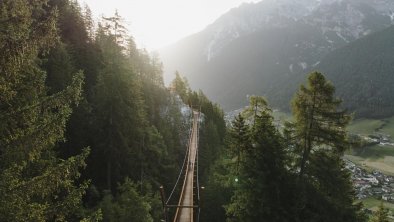 Hängebrücke oberhalb Neustift, © Andre Schönherr