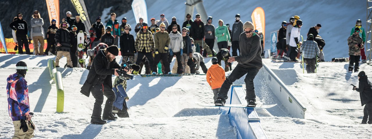 The new winter season kicks off with the Stubai Zoo Park & Test Days at Stubai Zoo Terrain Park, © Stubaier Gletscher/Stefan Eigner