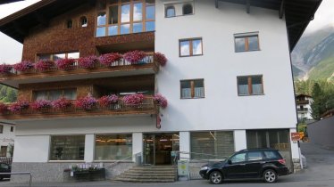 Unser Haus mit Geschäft