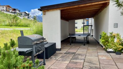 Terrace with table tennis and barbecue