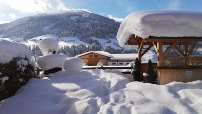 Moaeben Alpbach Gartenhäuschen versinkt im Schnee, © Margit Klingler