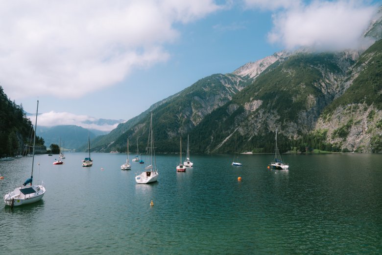 &nbsp;Lake Achensee offers watersports enthusiasts excellent conditions and stunning scenery., © Achensee Tourismus