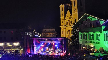 Join the Eve of the Eve of the Eve Party at St. Johann’s festively illuminated main square for the New Year’s Eve Warm Up Party, © Werner Krepper