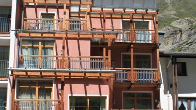 11_Appartement_Gurgl_Haus_Außenansicht_Rückseite