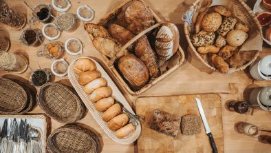 Bread selection for breakfast, © HENRI Country House Seefeld