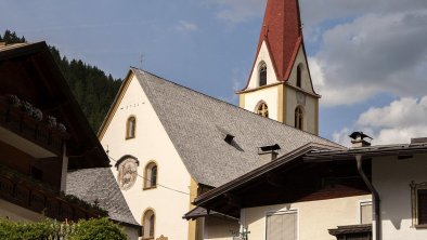 Blick vom Haus zur Kirche