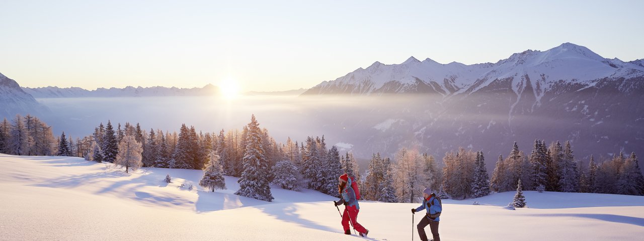 Snowshoe walk to the Simmeringalm hut, © Innsbruck Tourismus / Christian Vorhofer