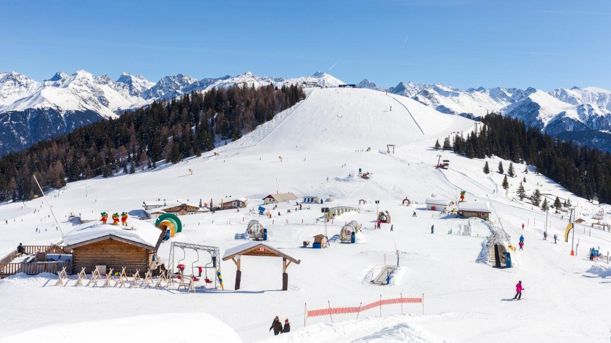 The ski areas of Serfaus, Fiss and Ladis have joined forces to form one large ski resort ideal for families, beginners, intermediate skiers and experts alike. The highest slopes on this sunny plateau lie at 2,820m altitude., © Tirol Werbung