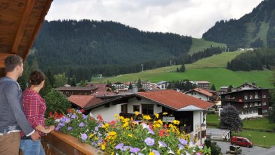 Blick vom Balkon auf das Dorf