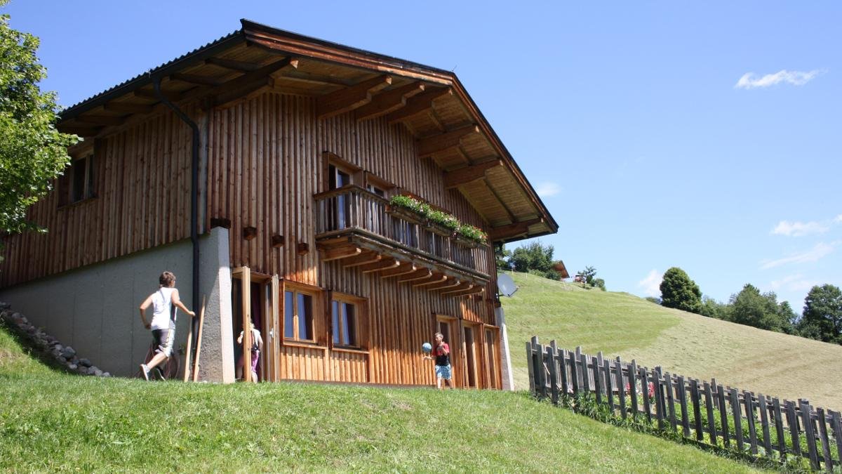 The Alpenschule Westendorf takes children back to nature and teaches them about flora, fauna and life in the mountains., © Kitzbüheler Alpen - Brixental/Stephan Bannach