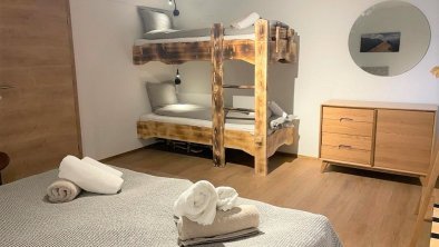 Zimmer 1 im Keller, 4 Schlafplätze (1)