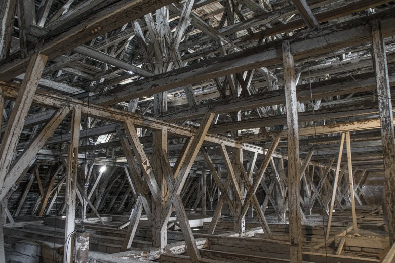 This amazing roof truss, which is covered in 15,000 glazed copper tiles, weighs about 58 tons